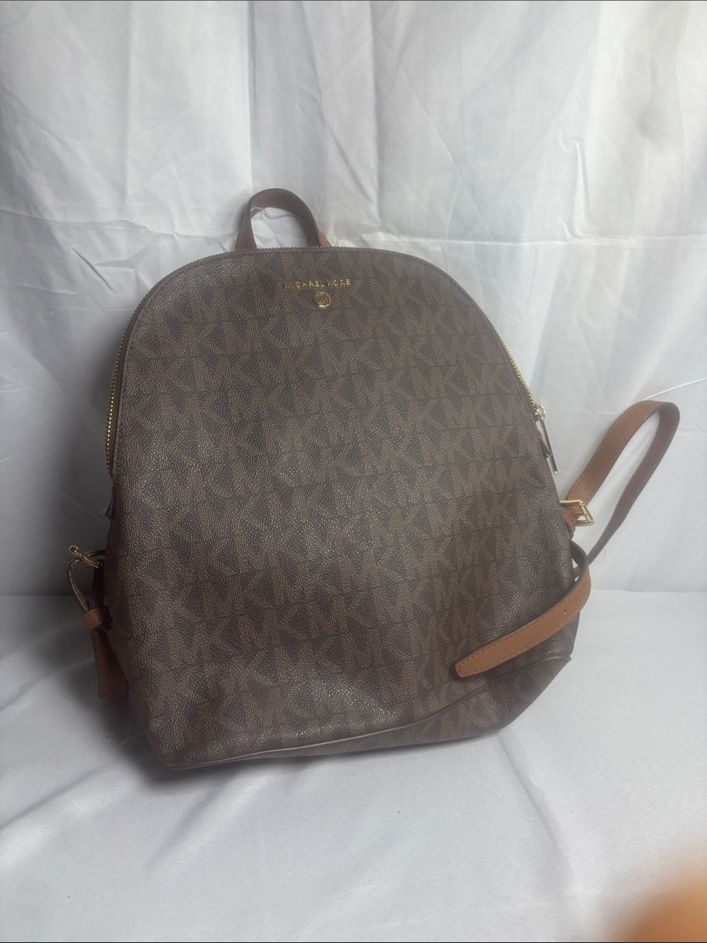 Michael Kors Men’s Taupe and Cream Leather Organizer with Gold Logo - Picture 2 of 5